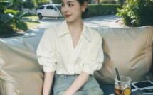 2025年11月17日 水金相生日穿搭：冰川灰配浅蓝显清新脱俗