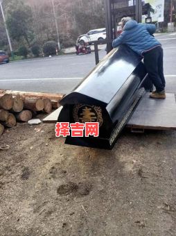 梦见棺材的寓意解析：预兆吉凶与心理暗示-第1张图片