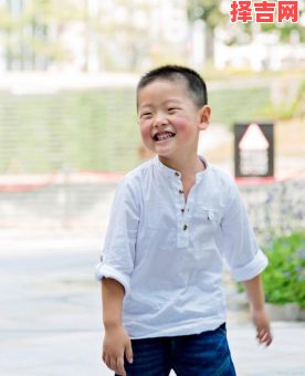 梦见小男孩的寓意解析:预示与象征意义详解-第1张图片 梦见小男孩的寓意解析:预示与象征意义详解-第1张图片